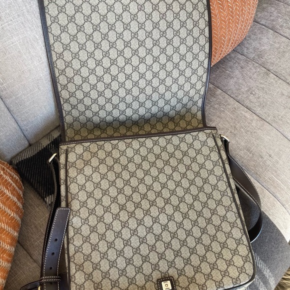 GUCCI Messenger Bag - Picture 3 of 5